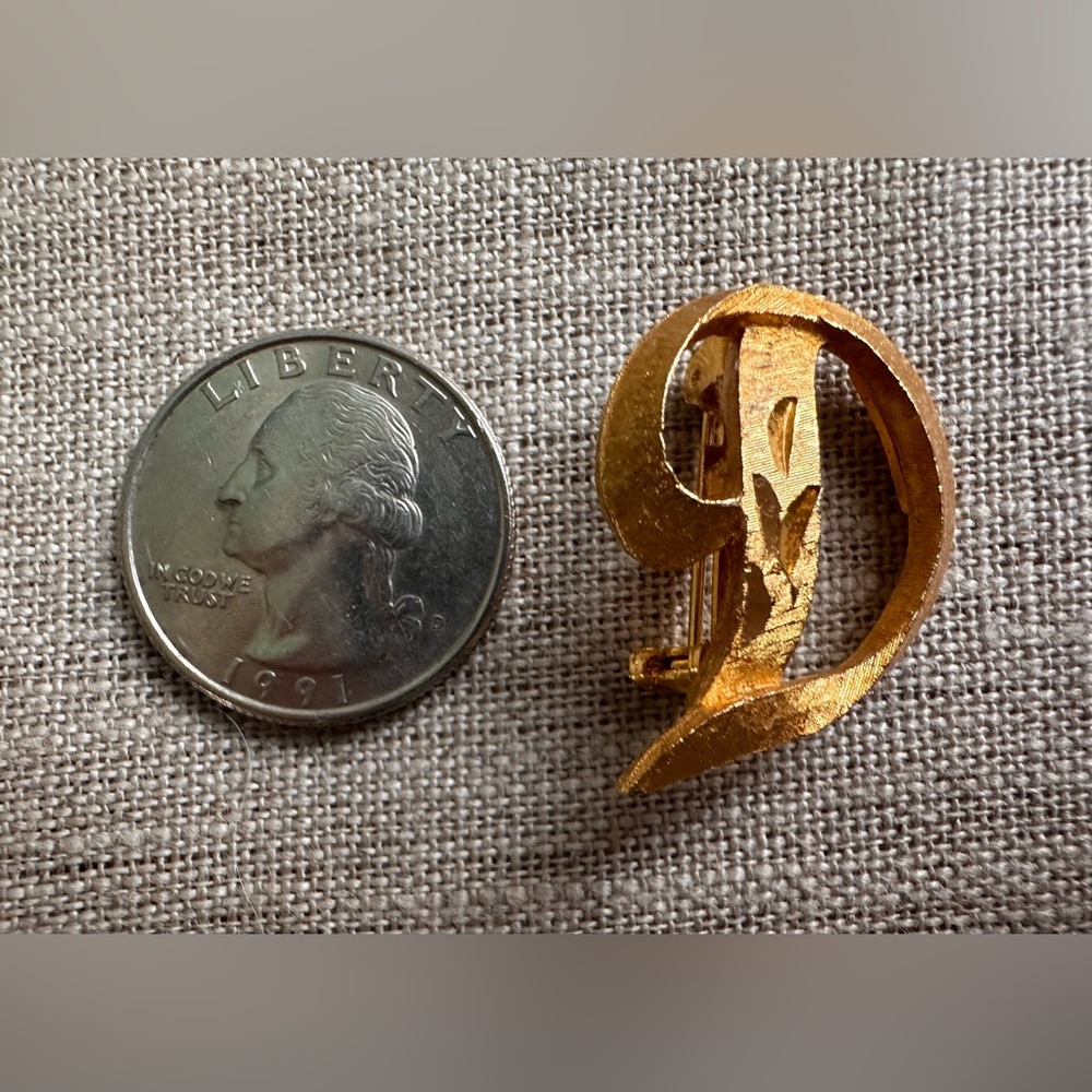 Vintage Mamselle Gold Tone Initial Monogram Script Letter “D” Brooch Pin - Picture 3 of 3